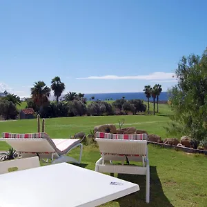 https://amarilla-golf-villas.adeje-hotels.com