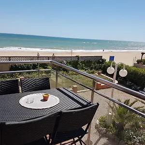 https://vistas-increibles-a-la-playa-de-gava.topbarcelonahotels.com